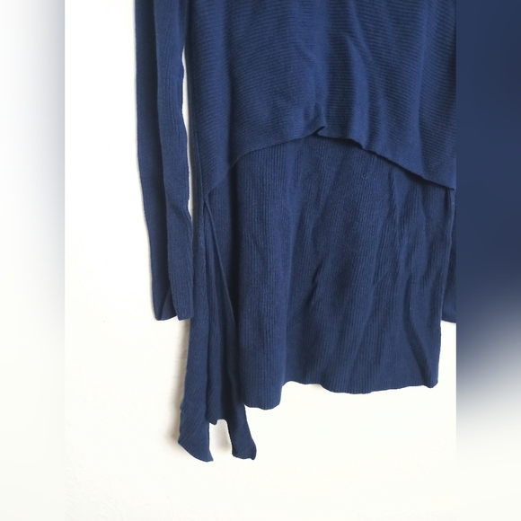 Neiman Marcus Navy Turtleneck Sweater Size M - Picture 4 of 4